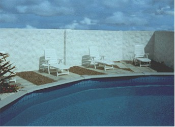 gortinswim1.jpg (21928 bytes)
